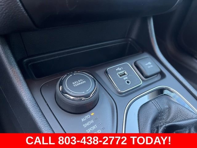 Used 2021 Jeep Cherokee Limited w/ Trailer Tow Group AWD/4WD image 27