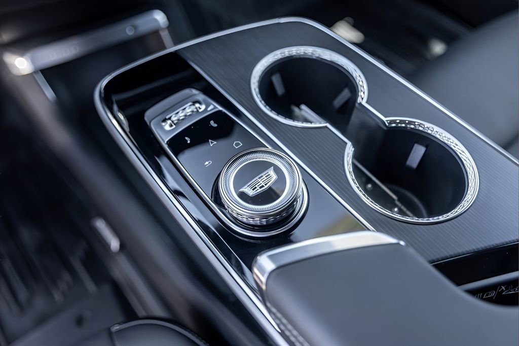 Certified 2025 Cadillac Lyriq Luxury w/ LPO, Floor Liner Package AWD/4WD image 20