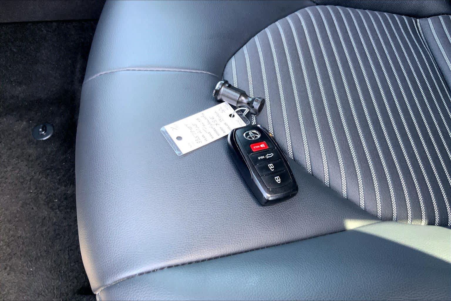 Used 2025 Toyota Highlander XSE AWD/4WD image 15