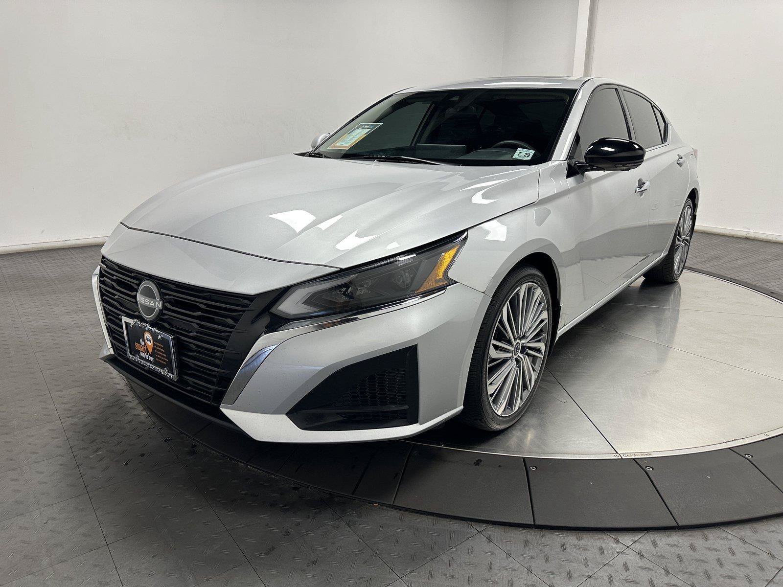 Used 2024 Nissan Altima 2.5 SL AWD/4WD image 7