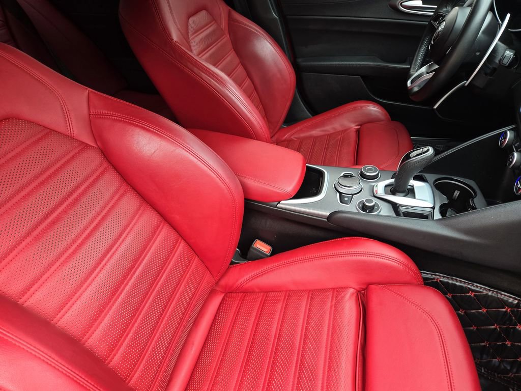 Used 2022 Alfa Romeo Giulia Veloce RWD image 19