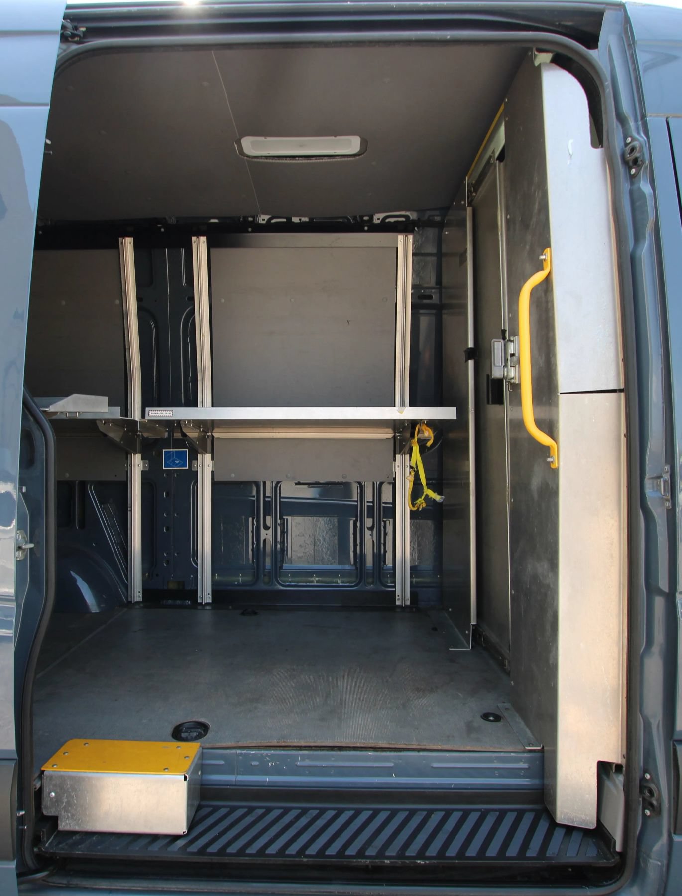 Used 2018 Mercedes-Benz Sprinter 2500 image 12