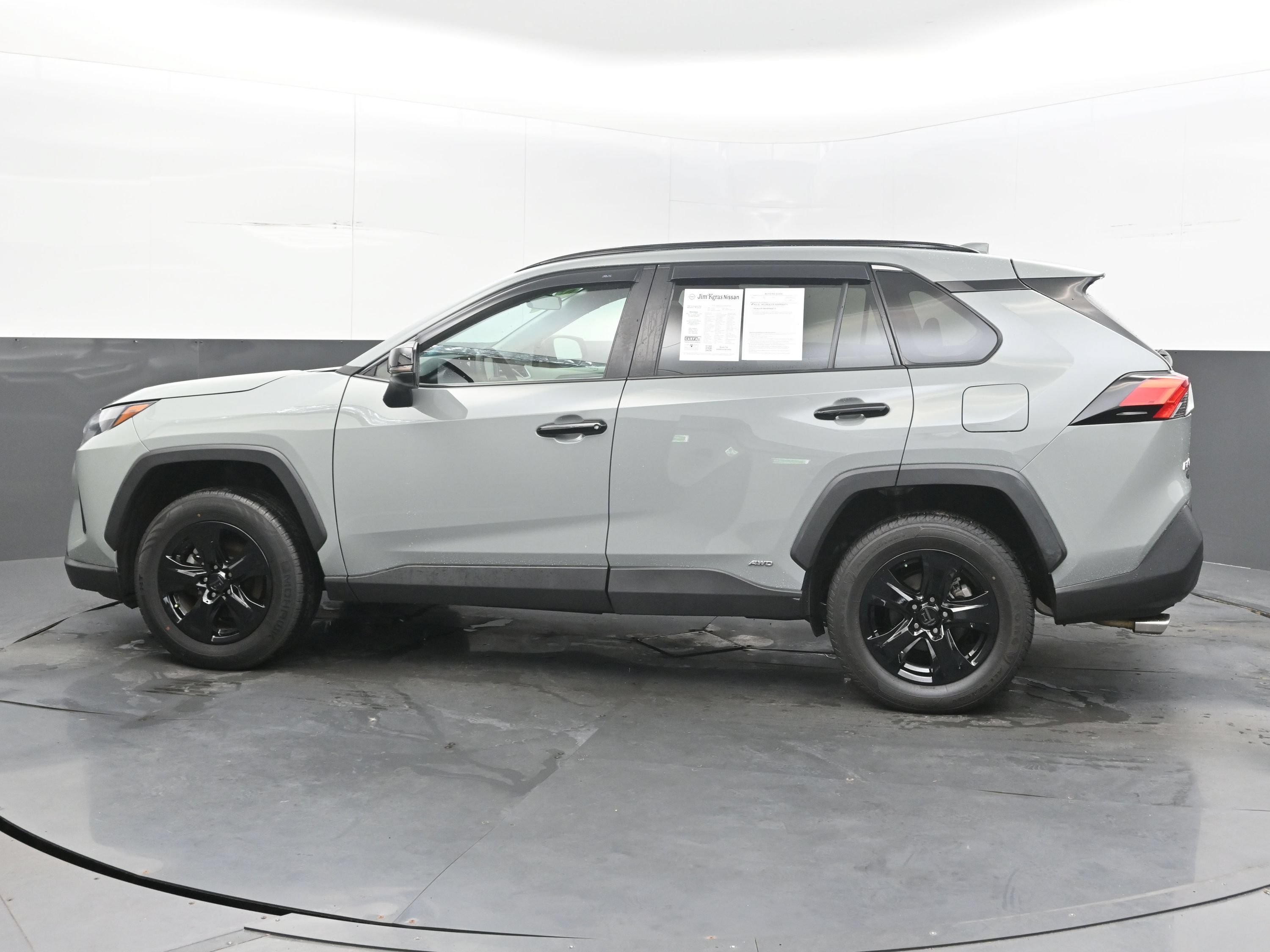 Used 2022 Toyota RAV4 XLE AWD/4WD image 5