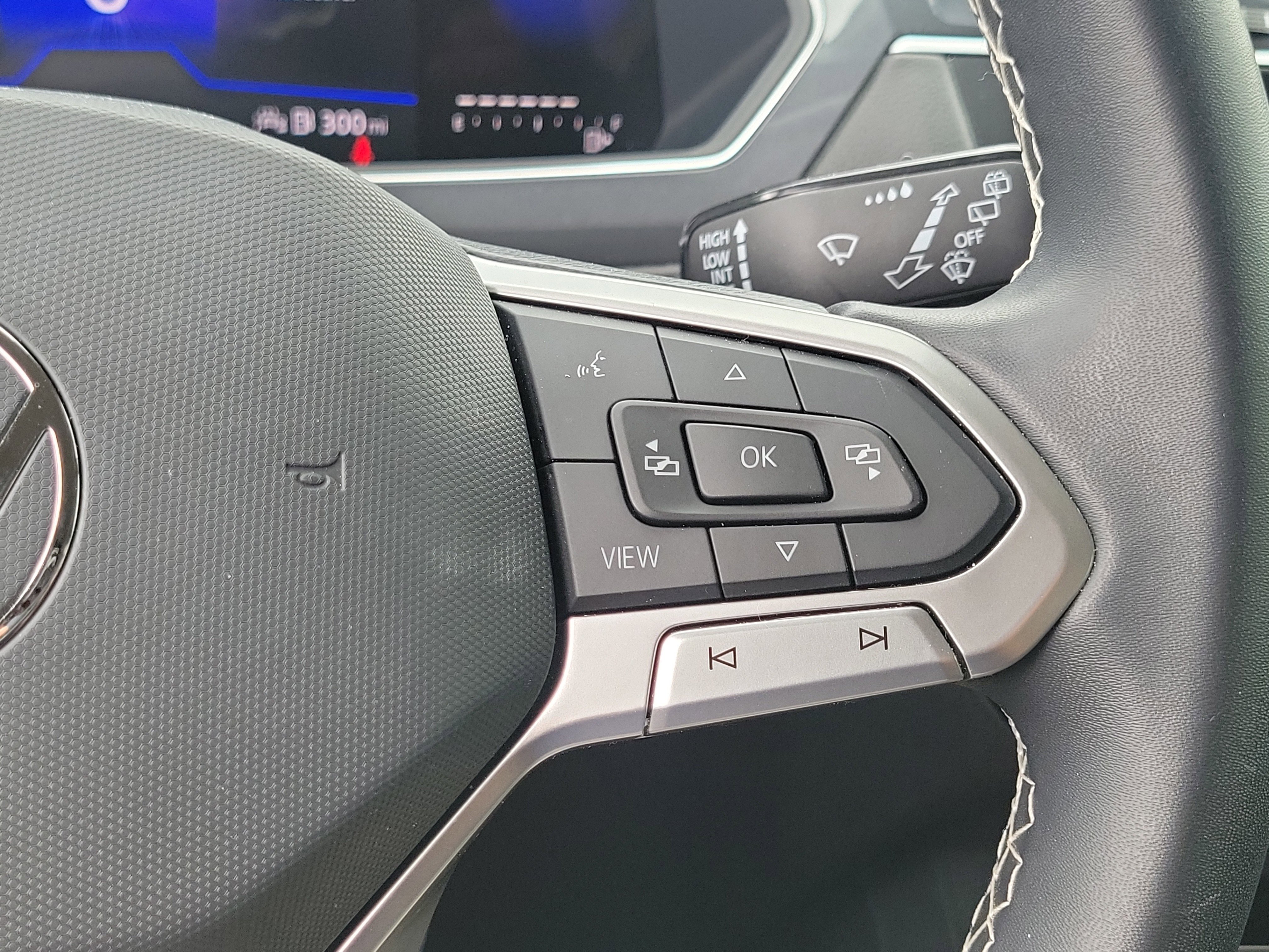 Used 2024 Volkswagen Tiguan SE image 24