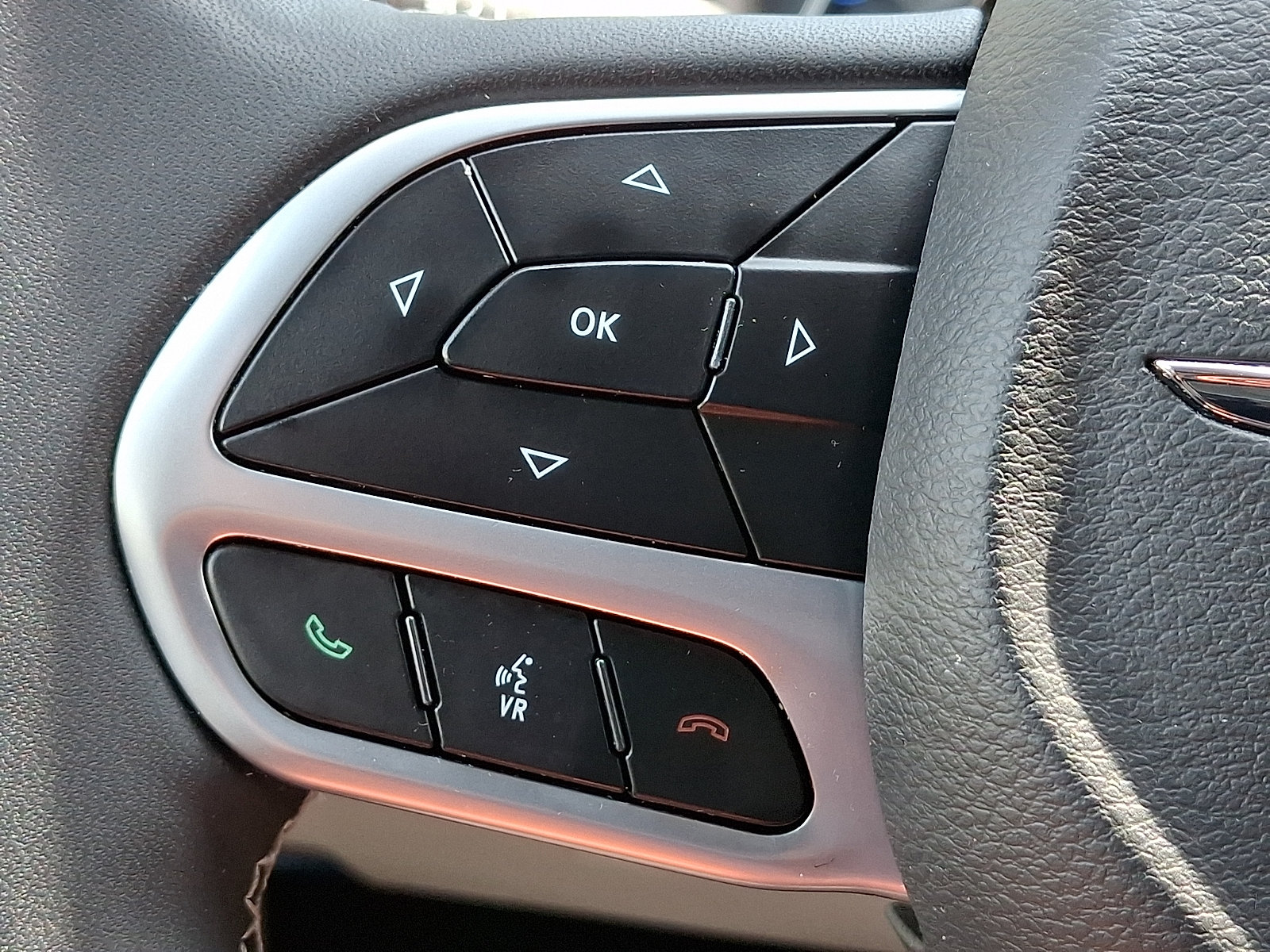 Used 2023 Chrysler Pacifica Touring-L AWD/4WD image 22