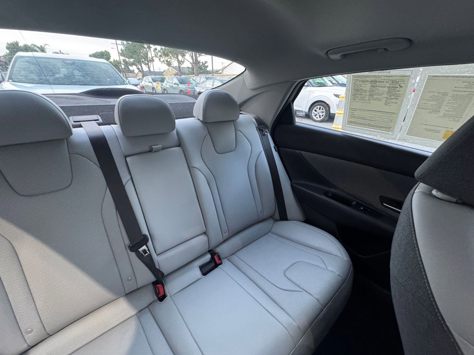 Used 2025 Hyundai Elantra Limited image 39