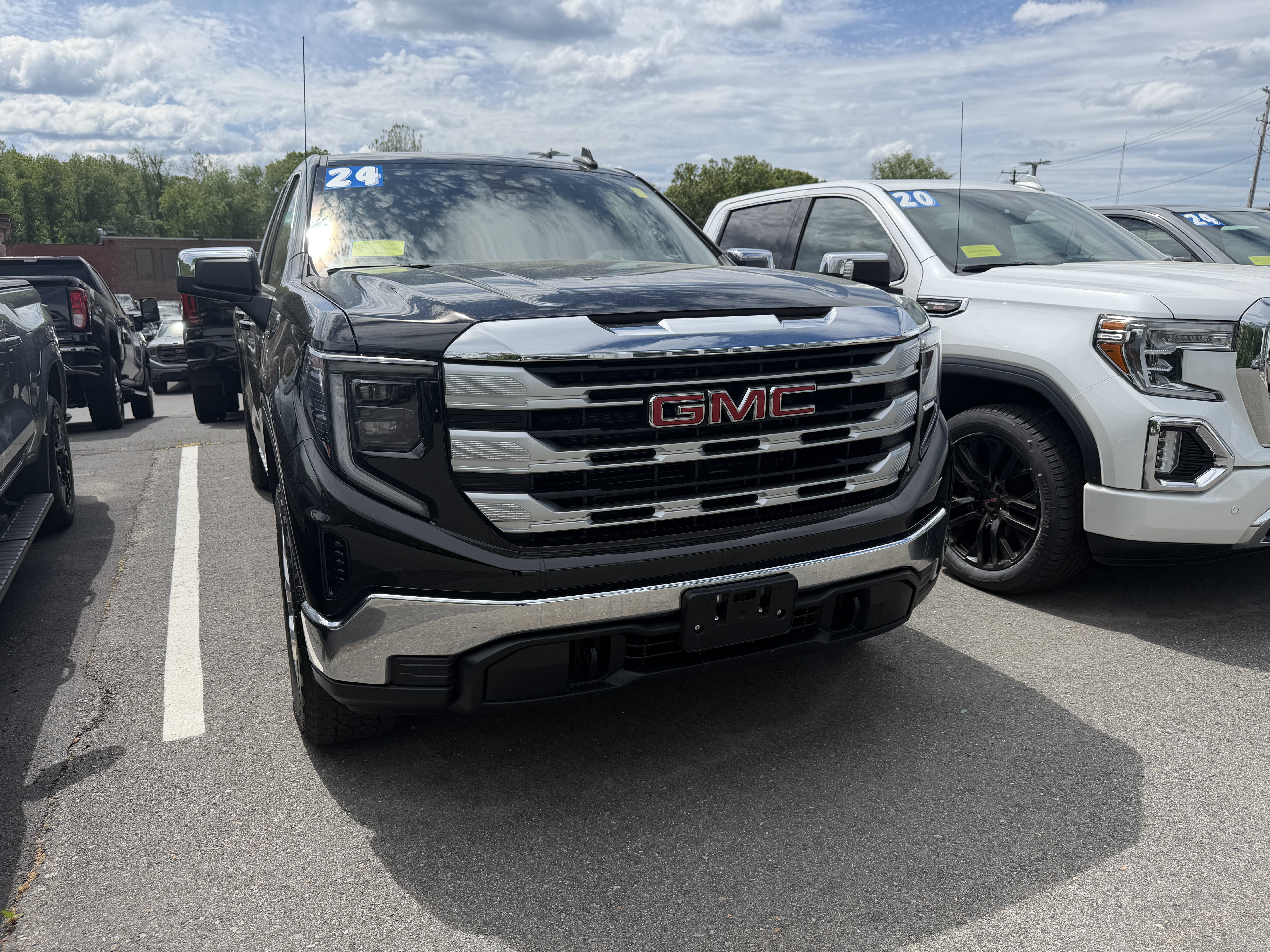 Used 2024 GMC Sierra 1500 SLE w/ Preferred Package AWD/4WD image 13