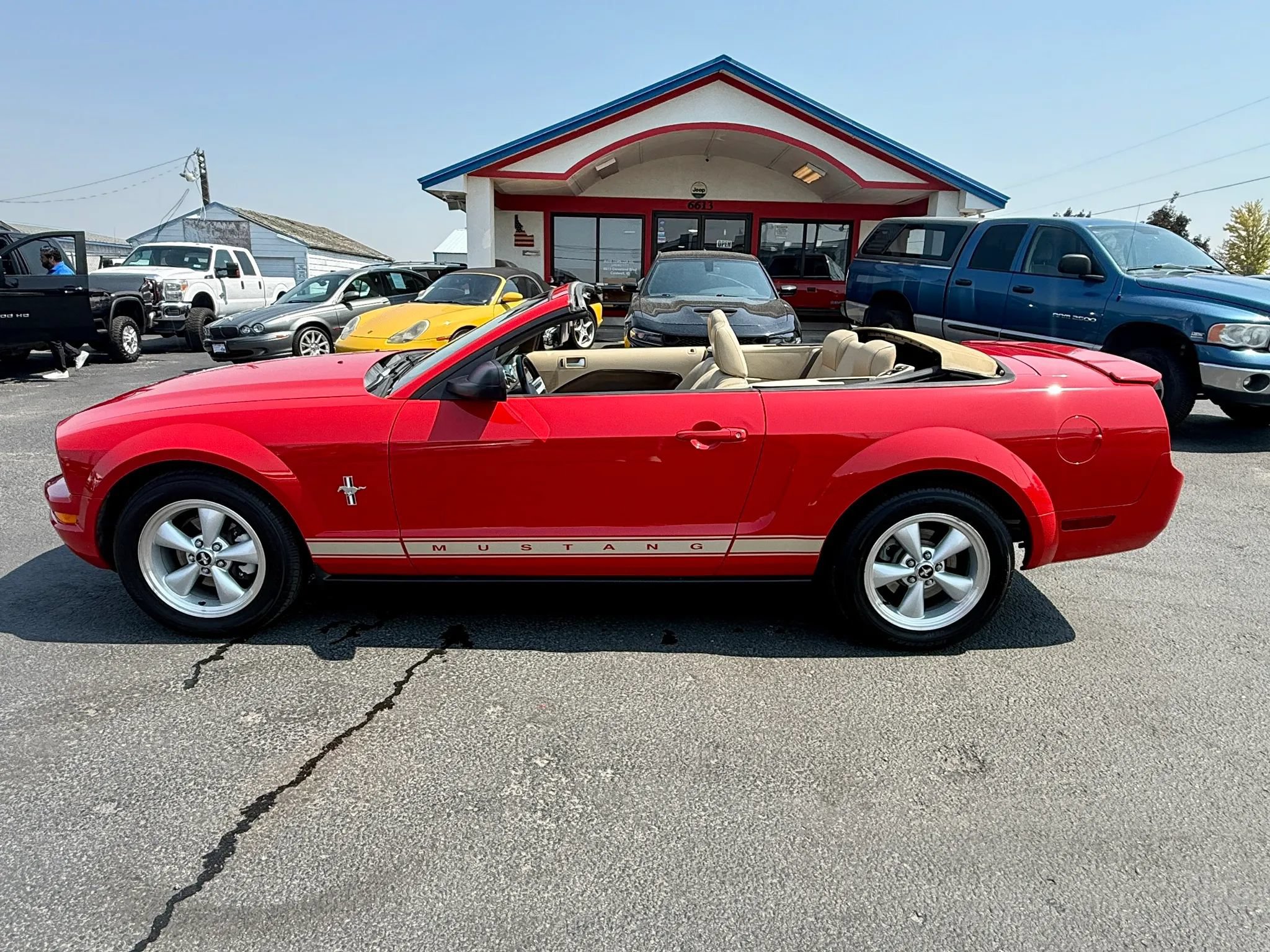 Used 2008 Ford Mustang Convertible RWD image 10