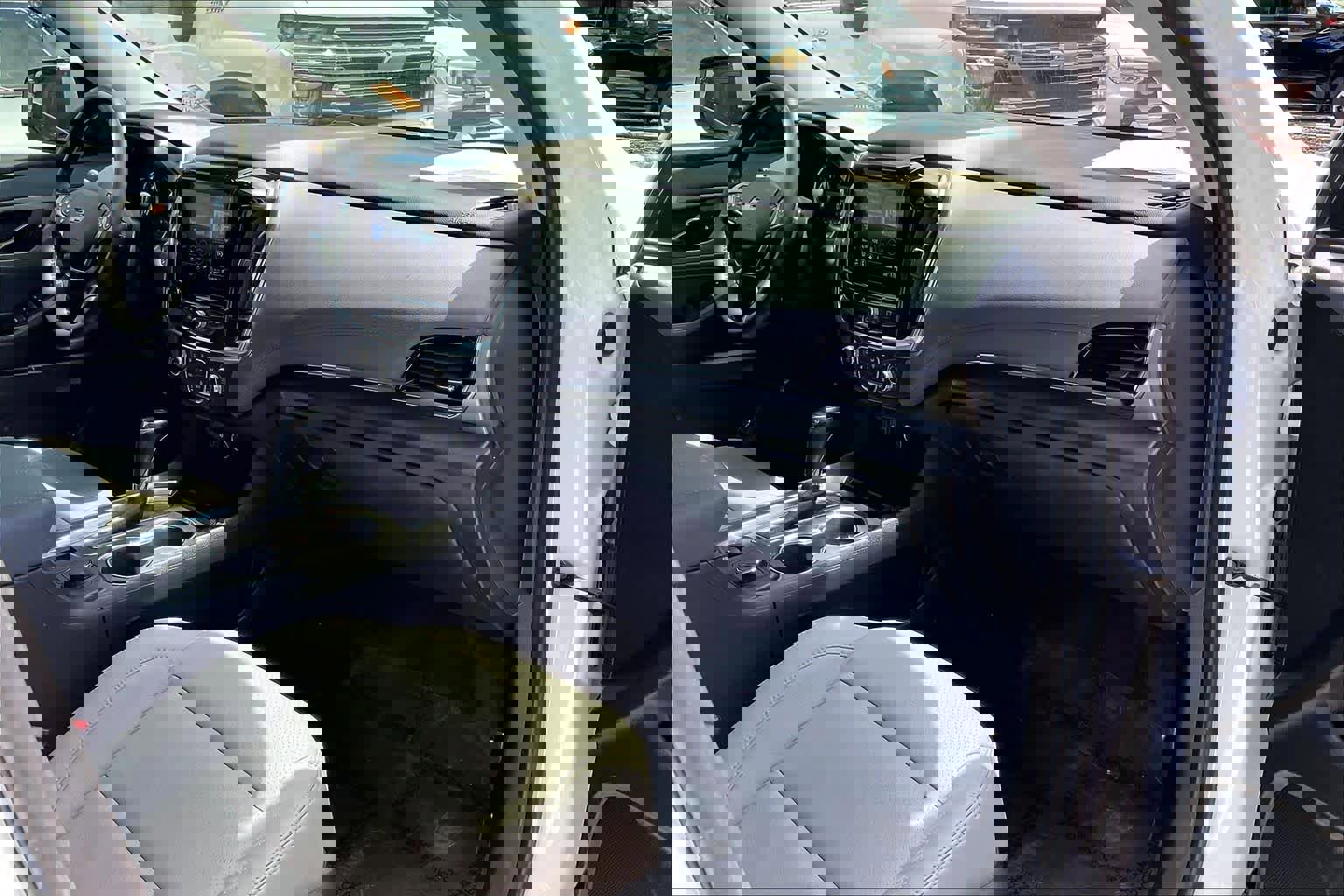 Used 2020 Chevrolet Traverse LT FWD image 16