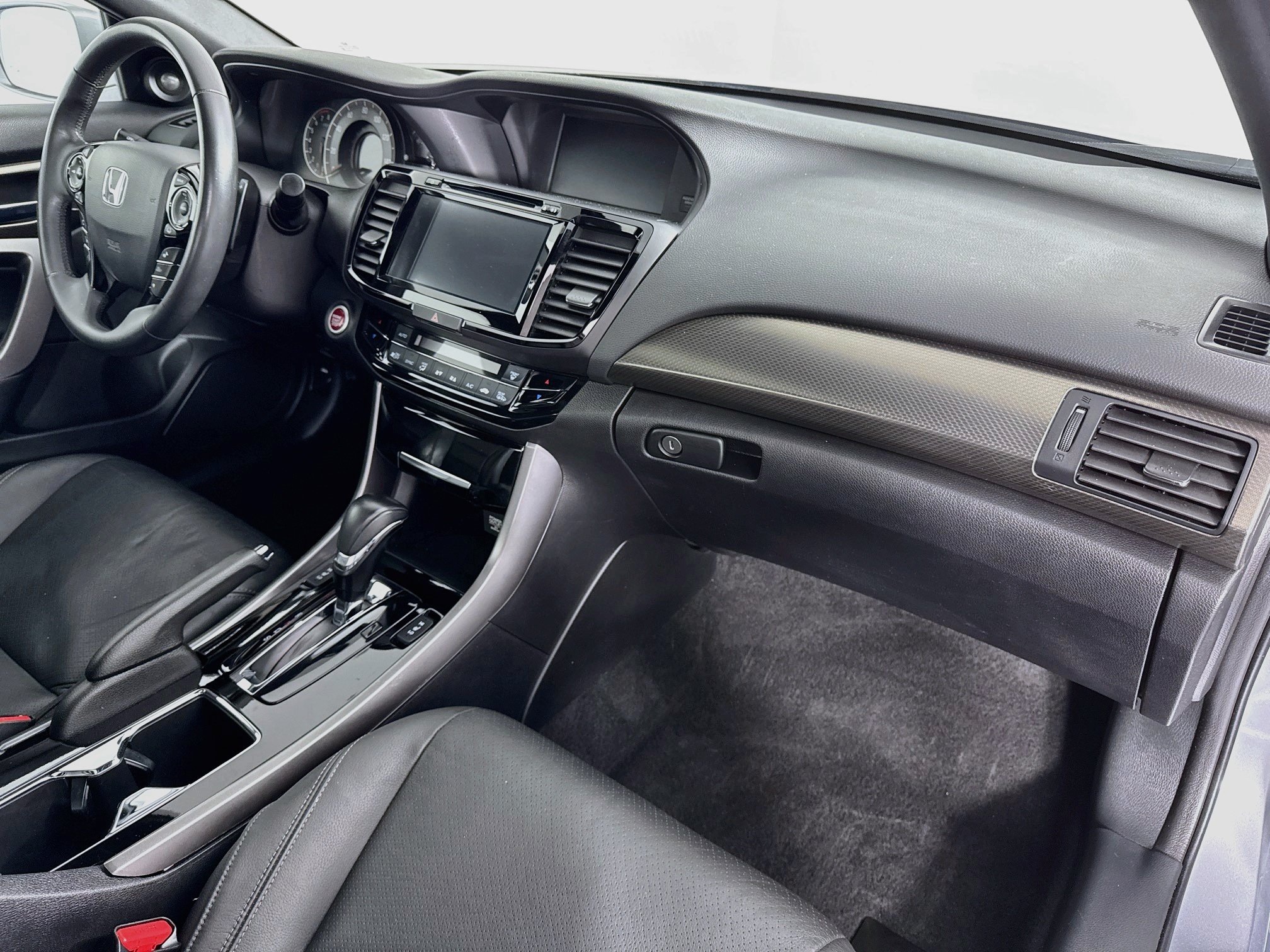 Used 2017 Honda Accord Touring image 29