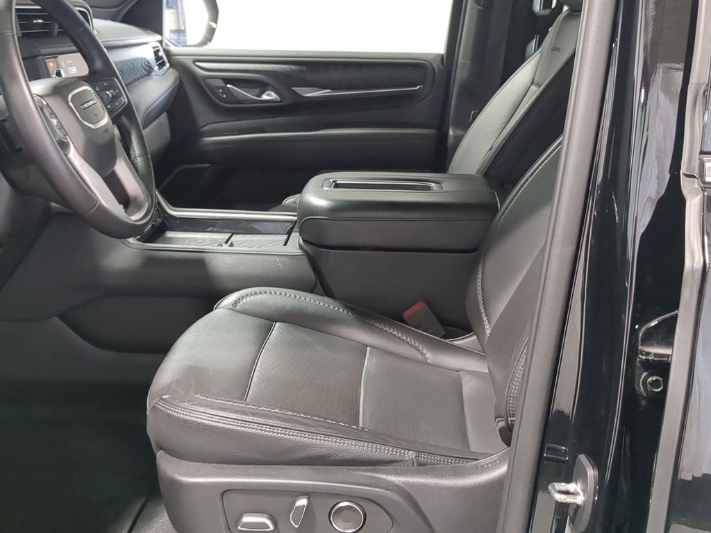 Used 2023 GMC Yukon XL Denali AWD/4WD image 16