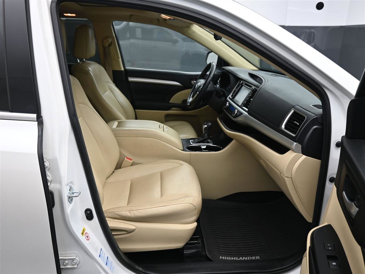 Used 2016 Toyota Highlander XLE AWD/4WD image 9