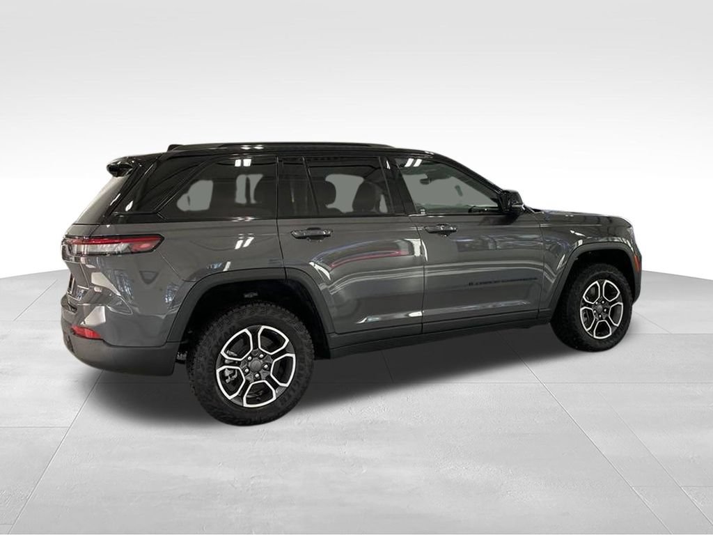 New 2024 Jeep Grand Cherokee Trailhawk w/ Advanced Protech Group II AWD/4WD image 4