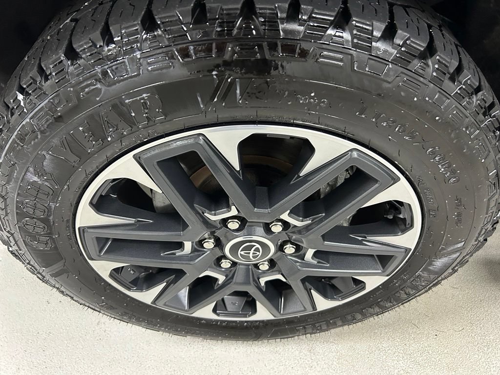 Used 2024 Toyota Tundra Limited AWD/4WD image 9