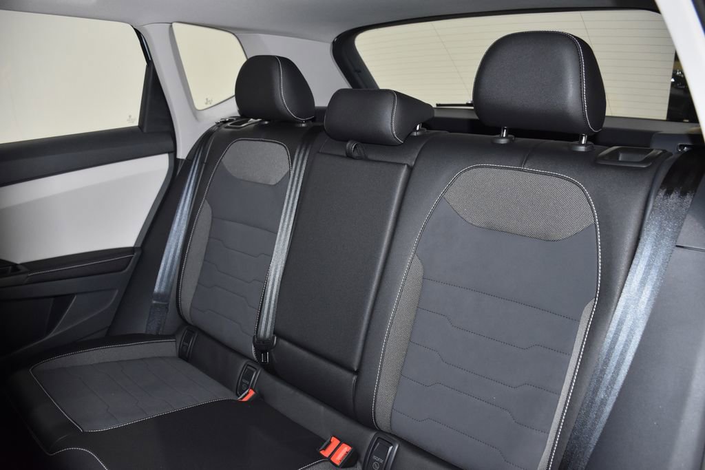 New 2026 Volkswagen Taos SE image 29