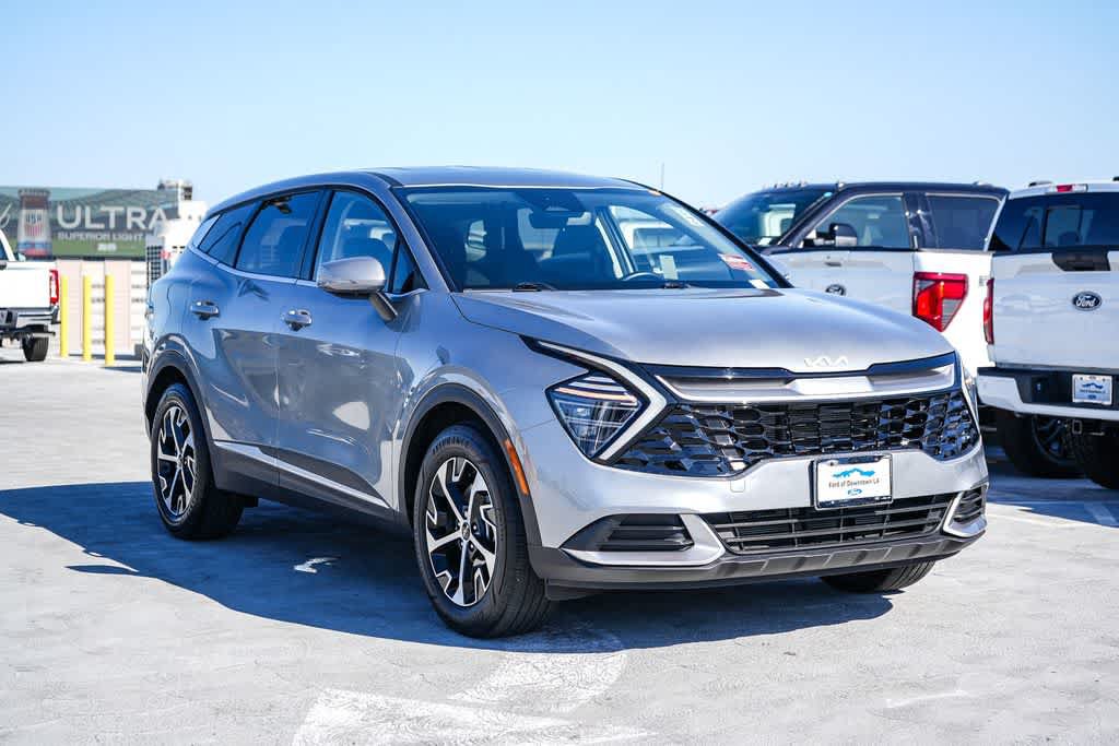 Used 2024 Kia Sportage EX FWD image 3