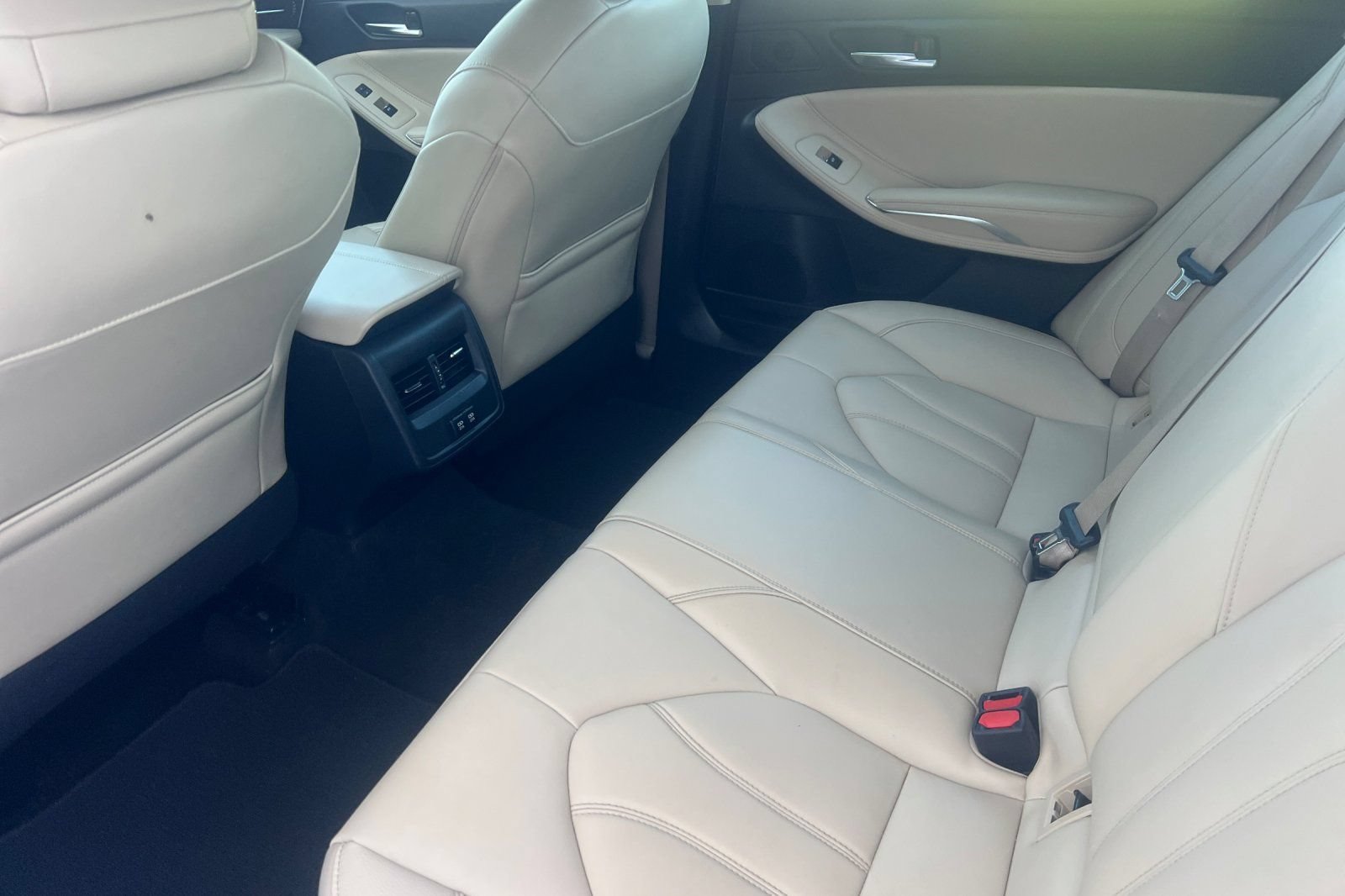 Used 2019 Toyota Avalon XLE w/ Moonroof Package FWD image 9