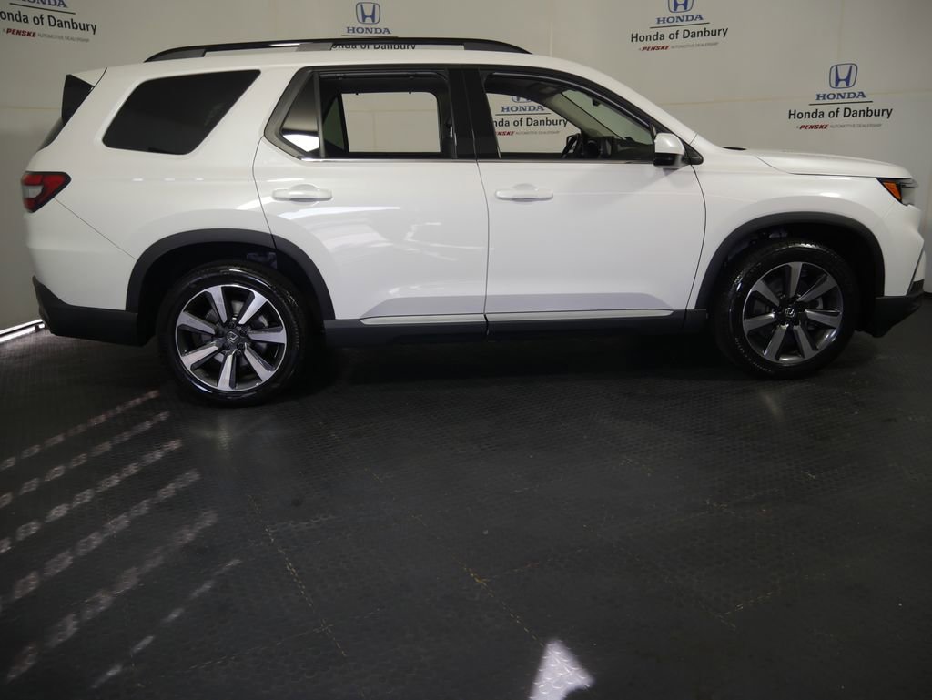 Certified 2024 Honda Pilot Touring image 3