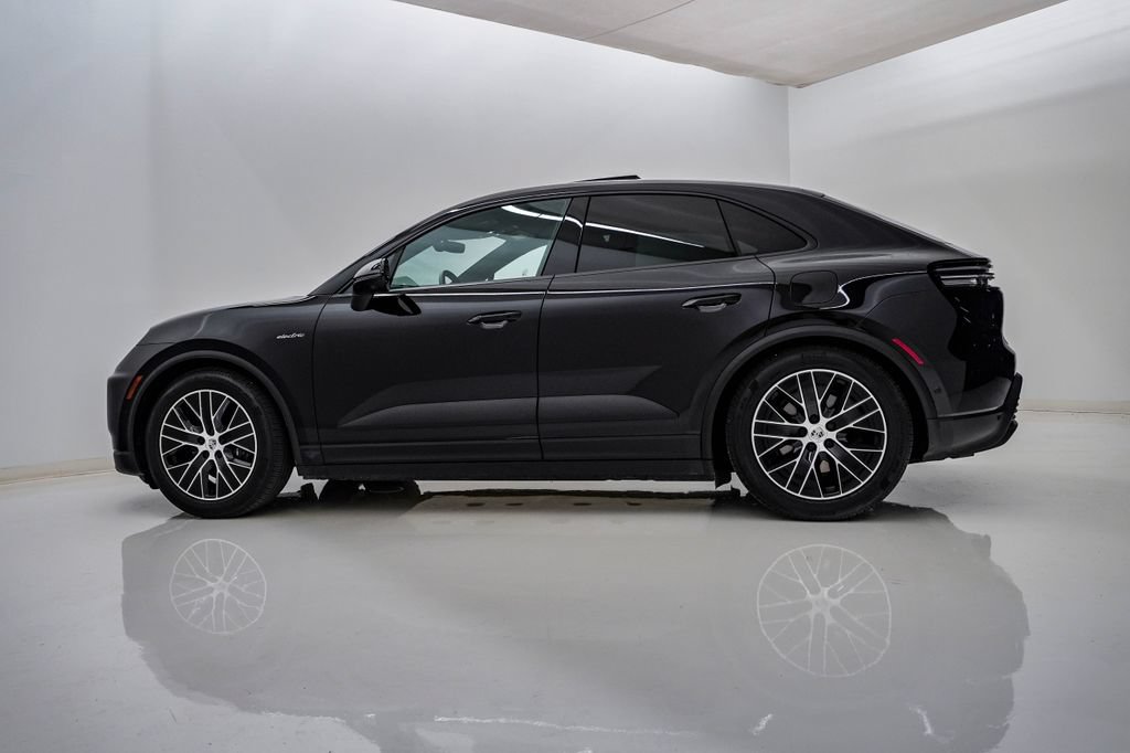 Used 2025 Porsche Macan 4 Electric AWD/4WD image 2