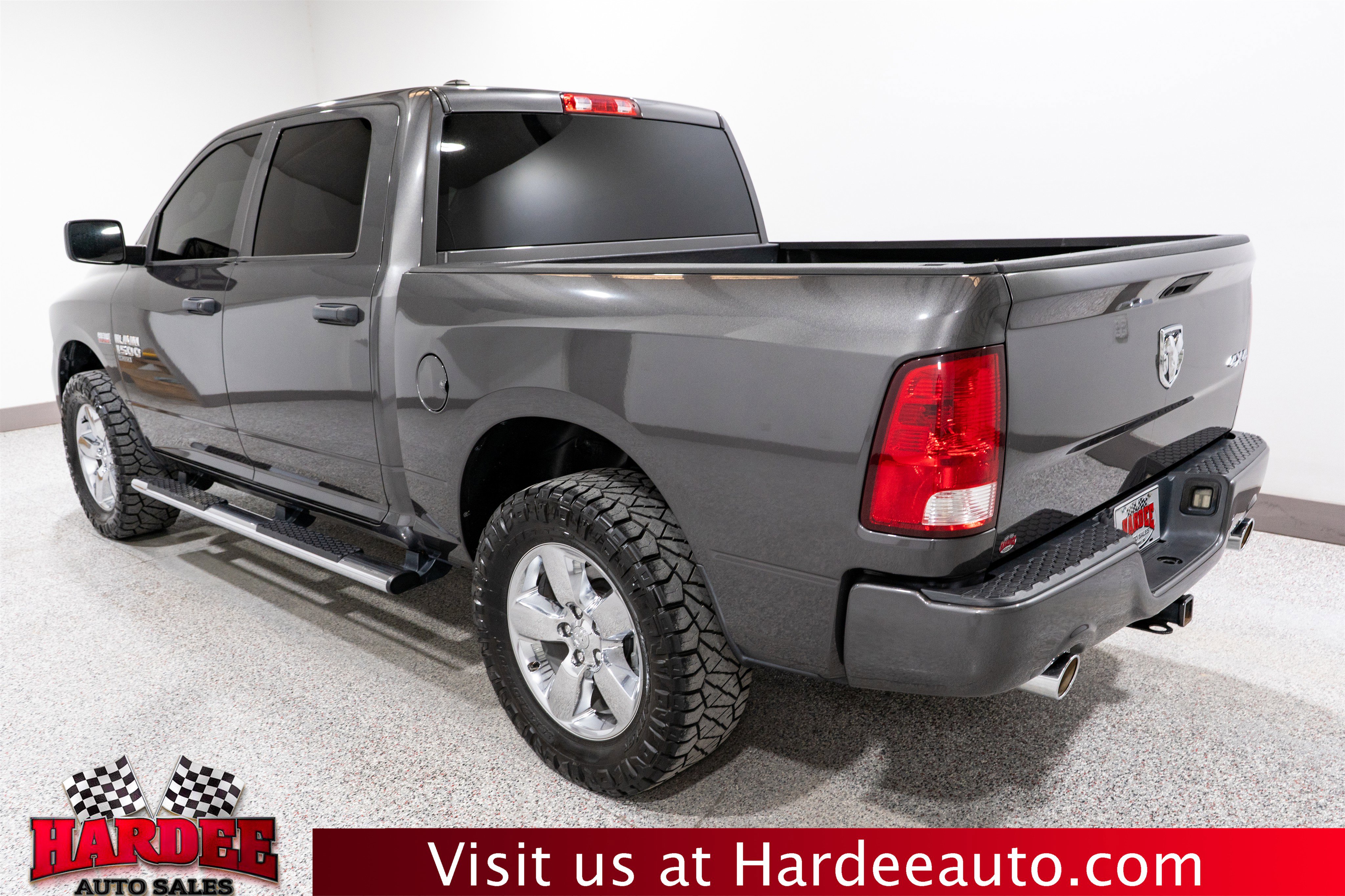 Used 2019 RAM 1500 Express w/ Express Value Package AWD/4WD image 3