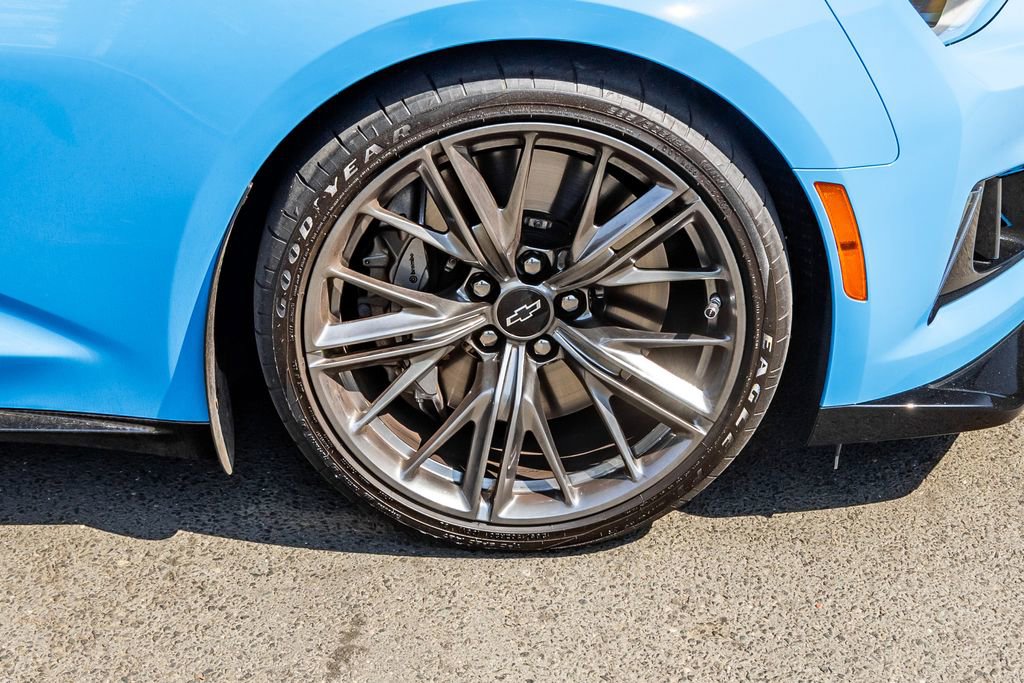 Used 2022 Chevrolet Camaro ZL1 RWD image 7