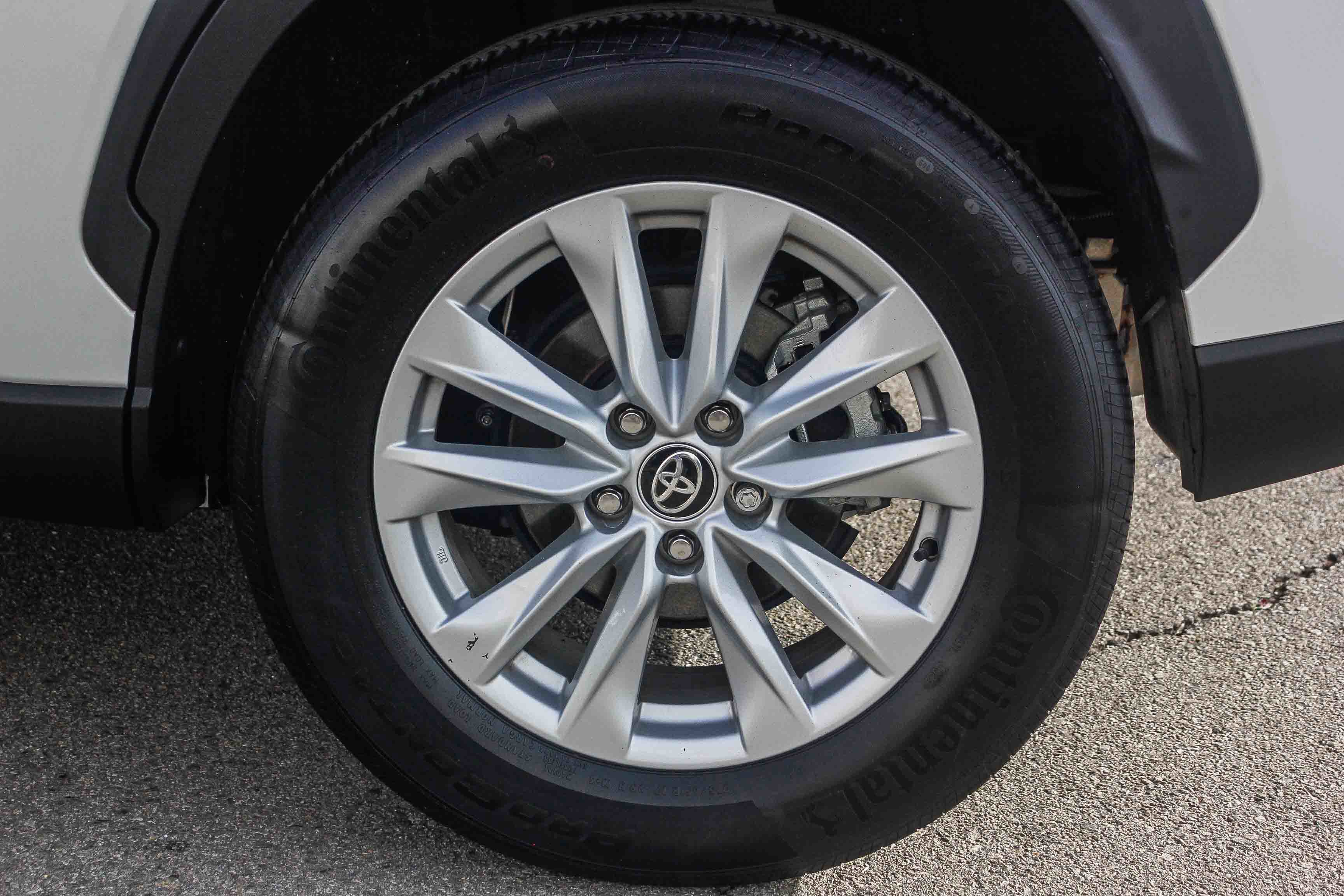 Used 2023 Toyota Corolla Cross LE image 11