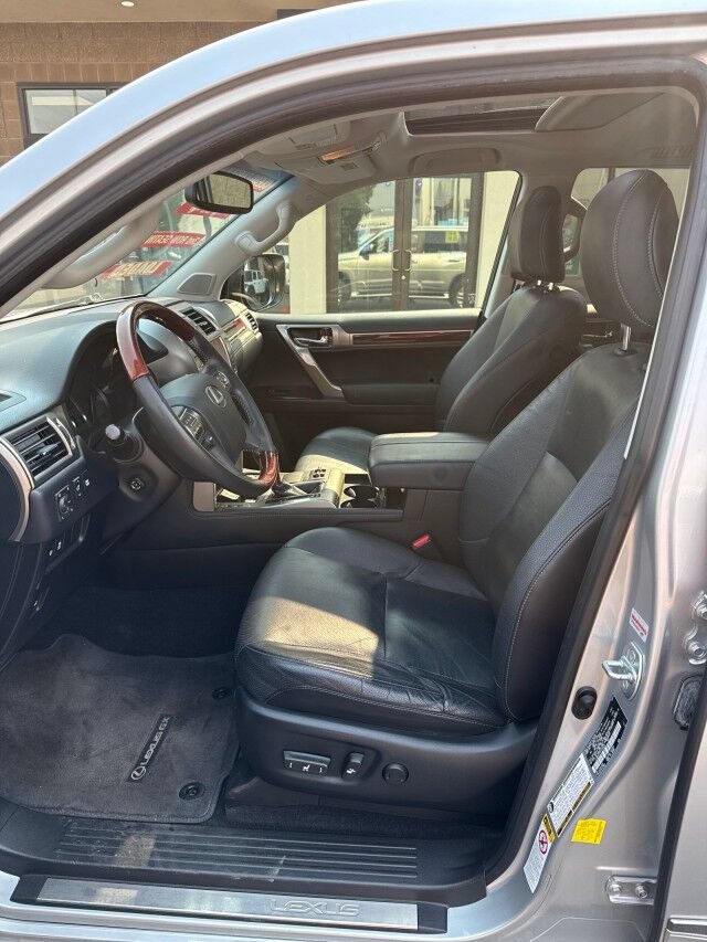 Used 2015 Lexus GX 460 w/ Premium Package AWD/4WD image 9