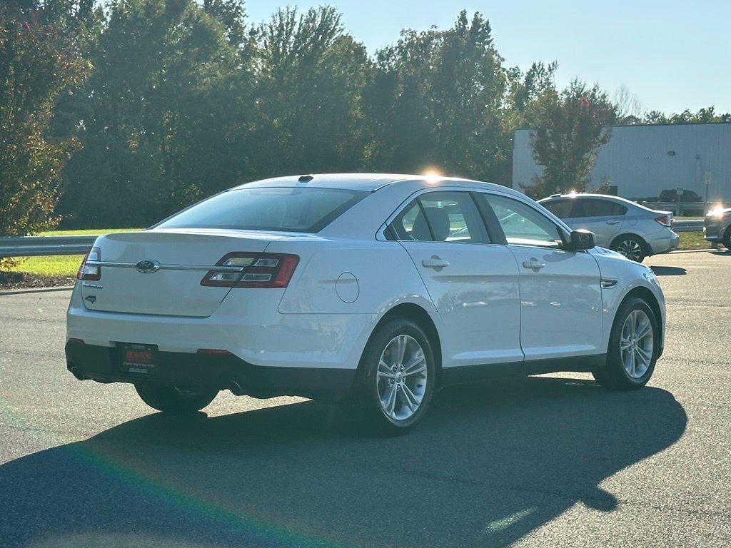 Used 2018 Ford Taurus SE FWD image 7