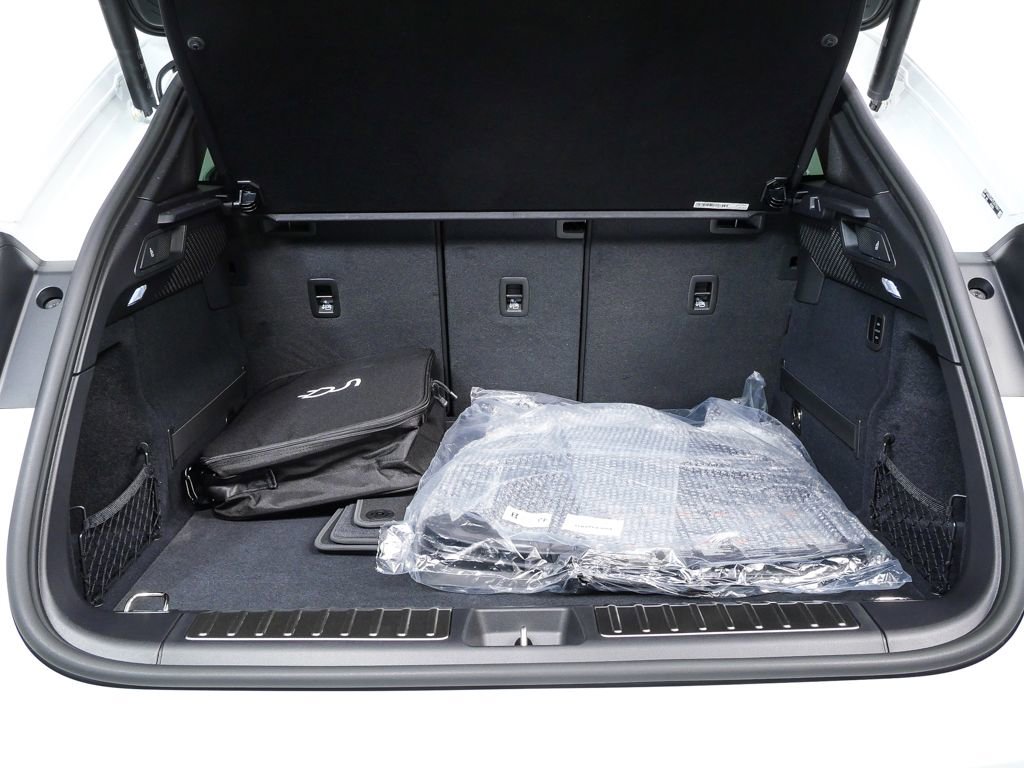 New 2026 Porsche Macan Electric image 31