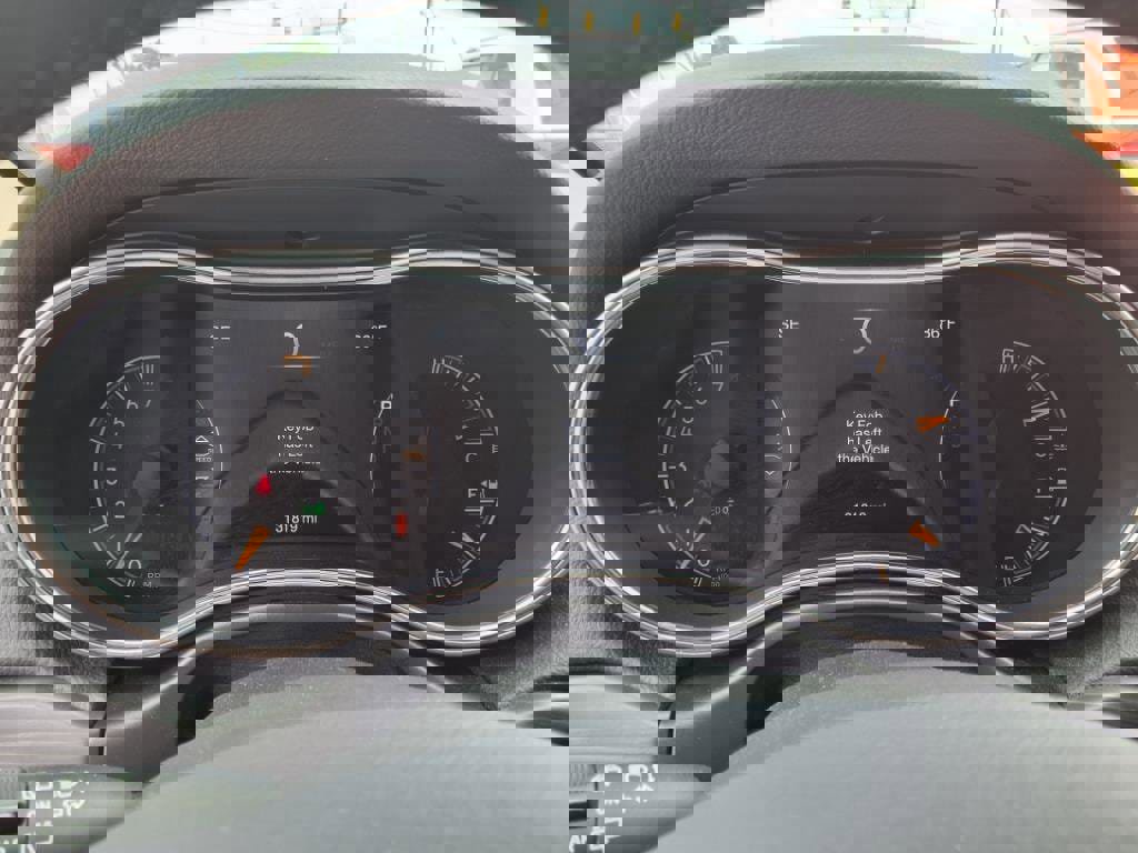 Used 2022 Jeep Grand Cherokee Laredo E AWD/4WD image 29