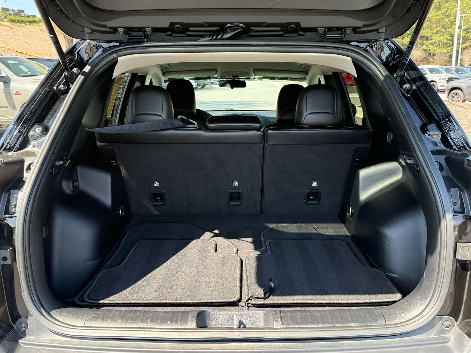 Used 2020 Jeep Cherokee Latitude Plus image 28