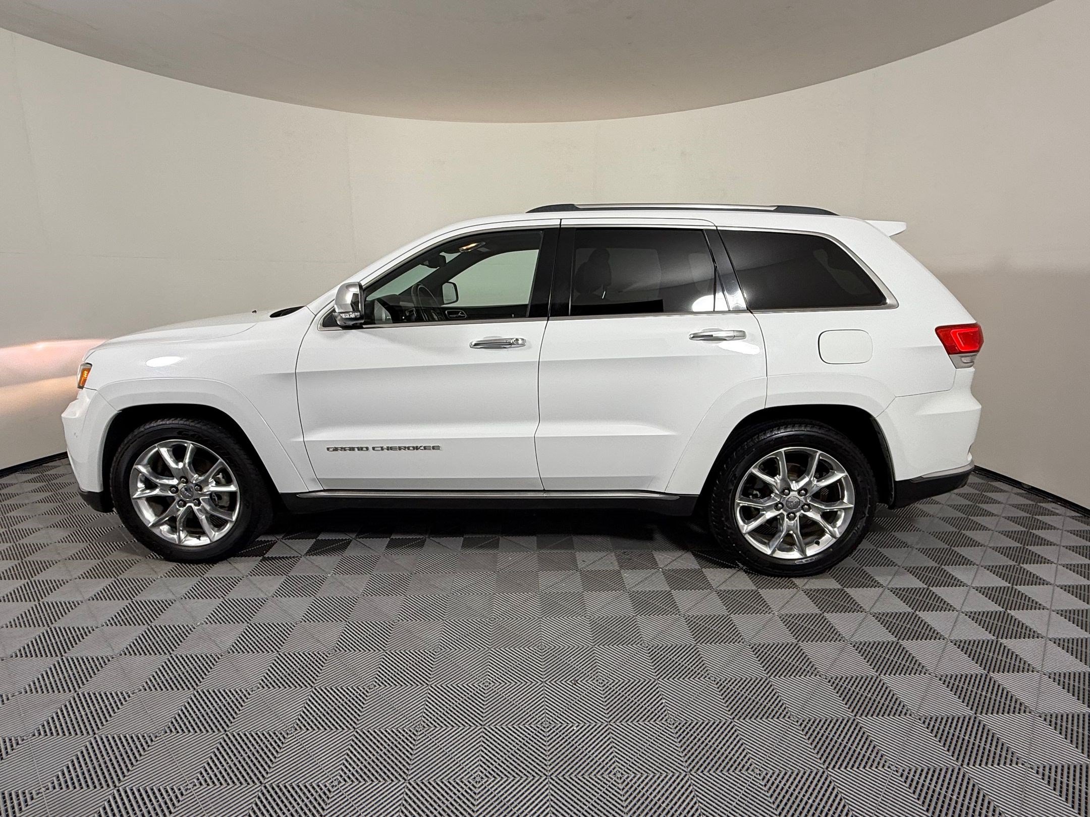 Used 2014 Jeep Grand Cherokee Summit RWD image 2