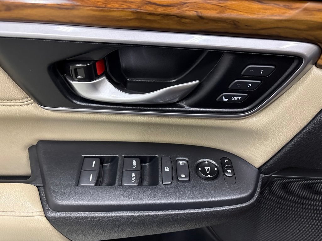 Used 2018 Honda CR-V Touring image 15