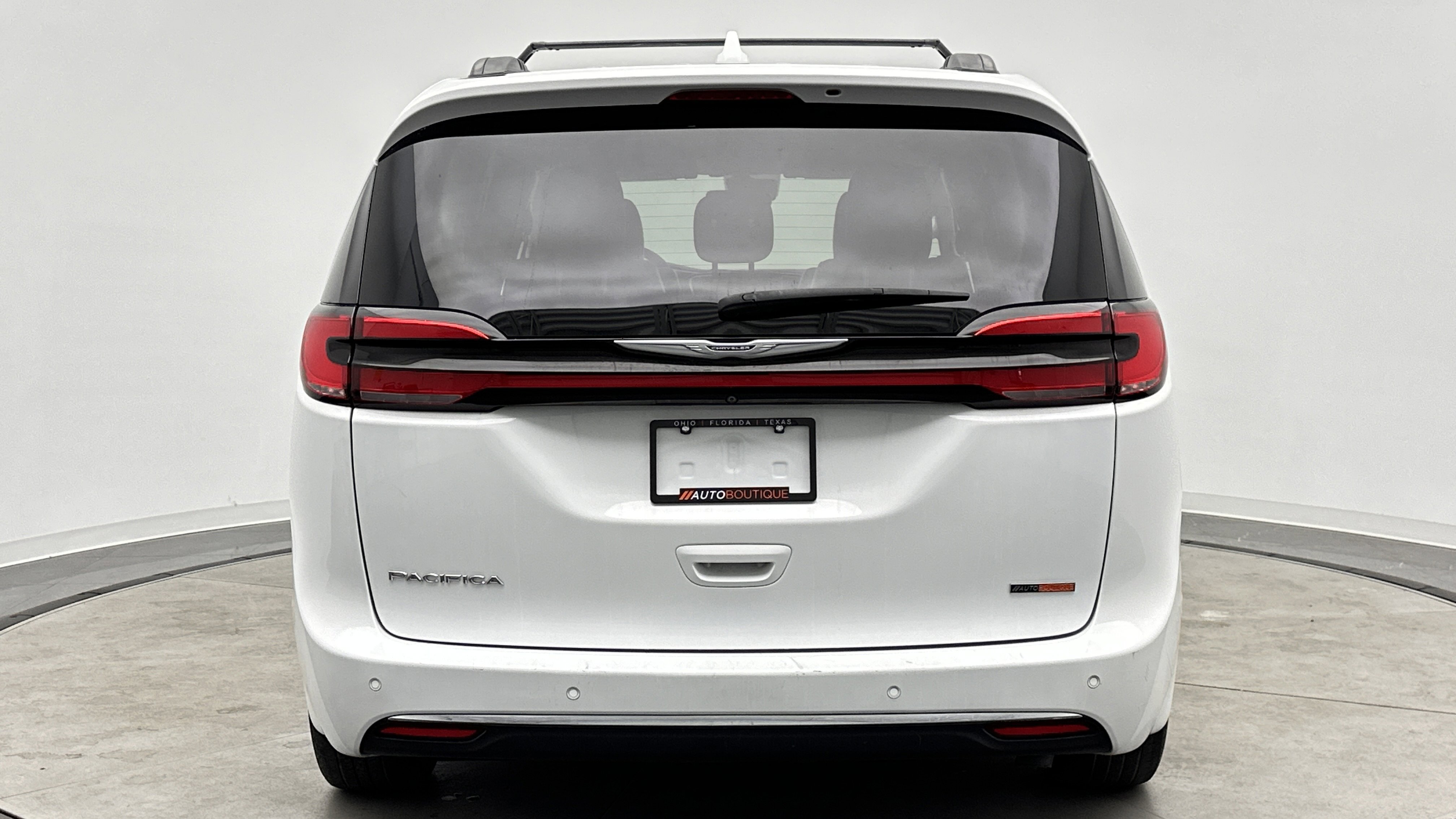 Used 2022 Chrysler Pacifica Touring-L FWD image 6