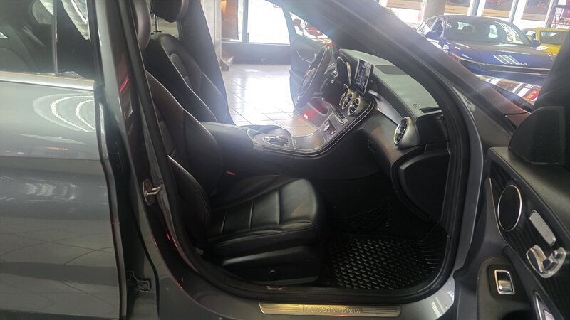 Used 2017 Mercedes-Benz C 300 4MATIC Sedan image 26