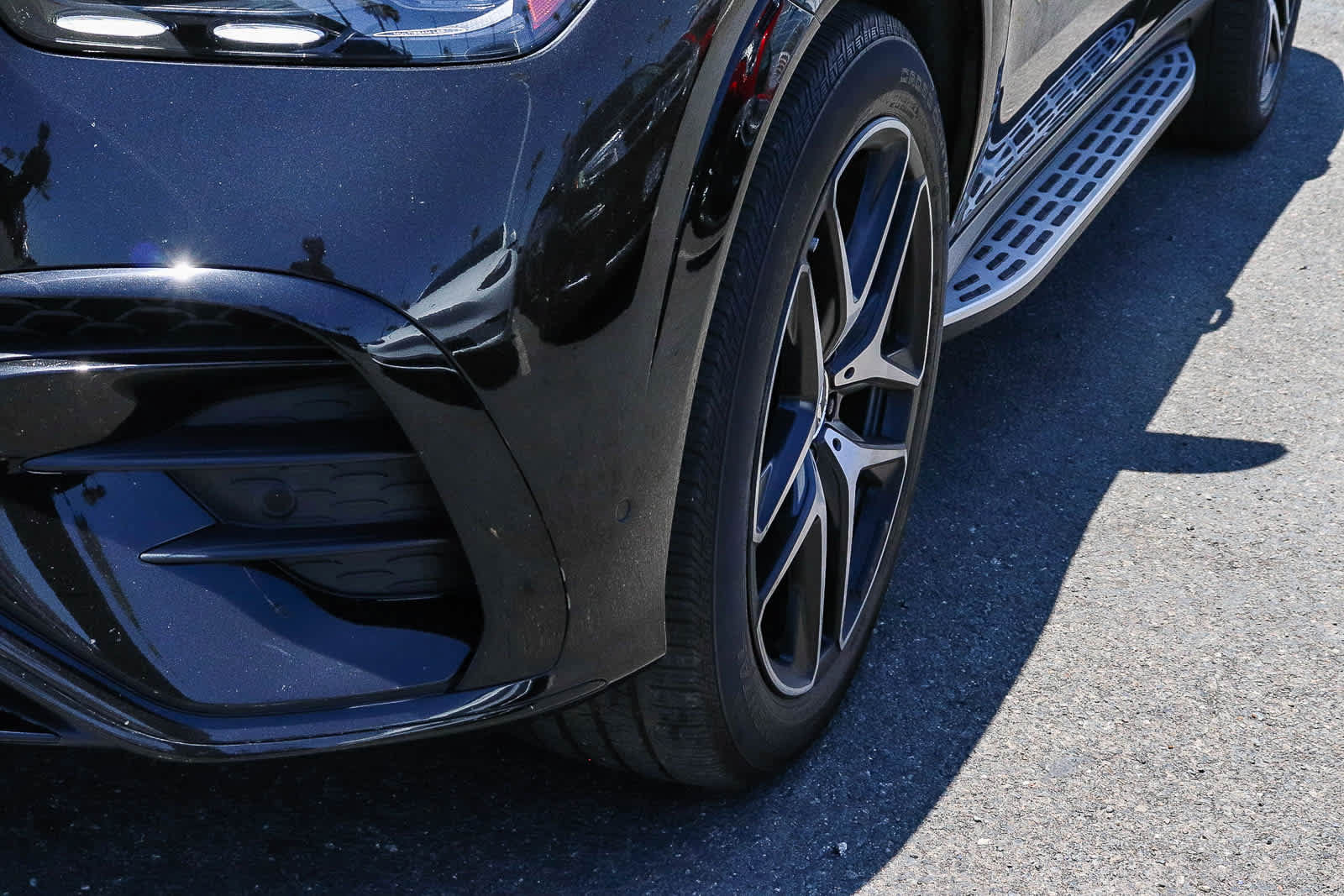 Used 2024 Mercedes-Benz GLE 53 AMG 4MATIC Coupe w/ Driver Assistance Package image 4