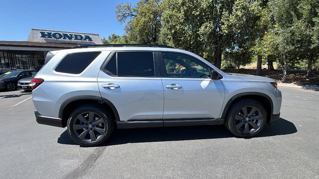 New 2026 Honda Pilot Sport image 3