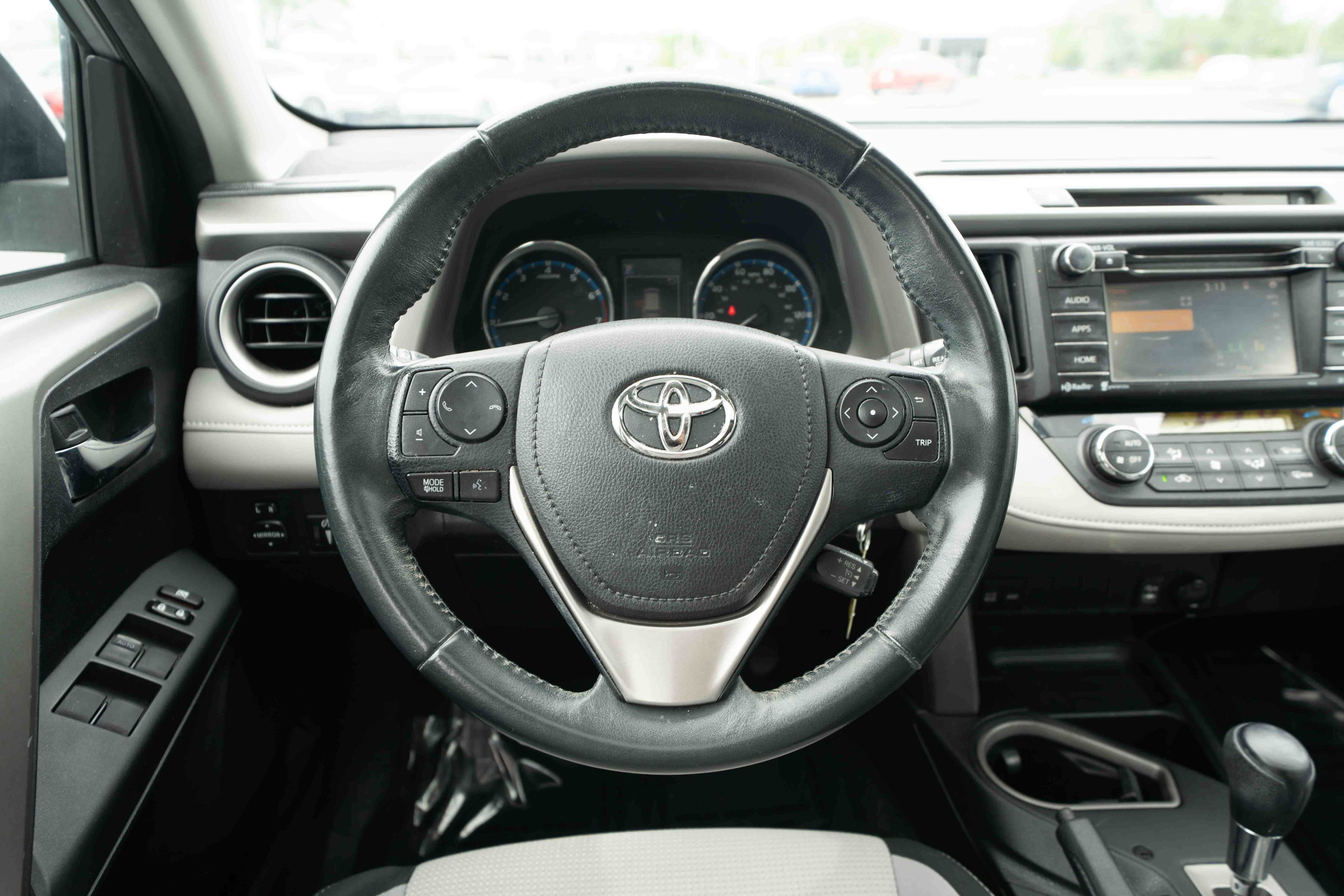 Used 2016 Toyota RAV4 XLE AWD/4WD image 21