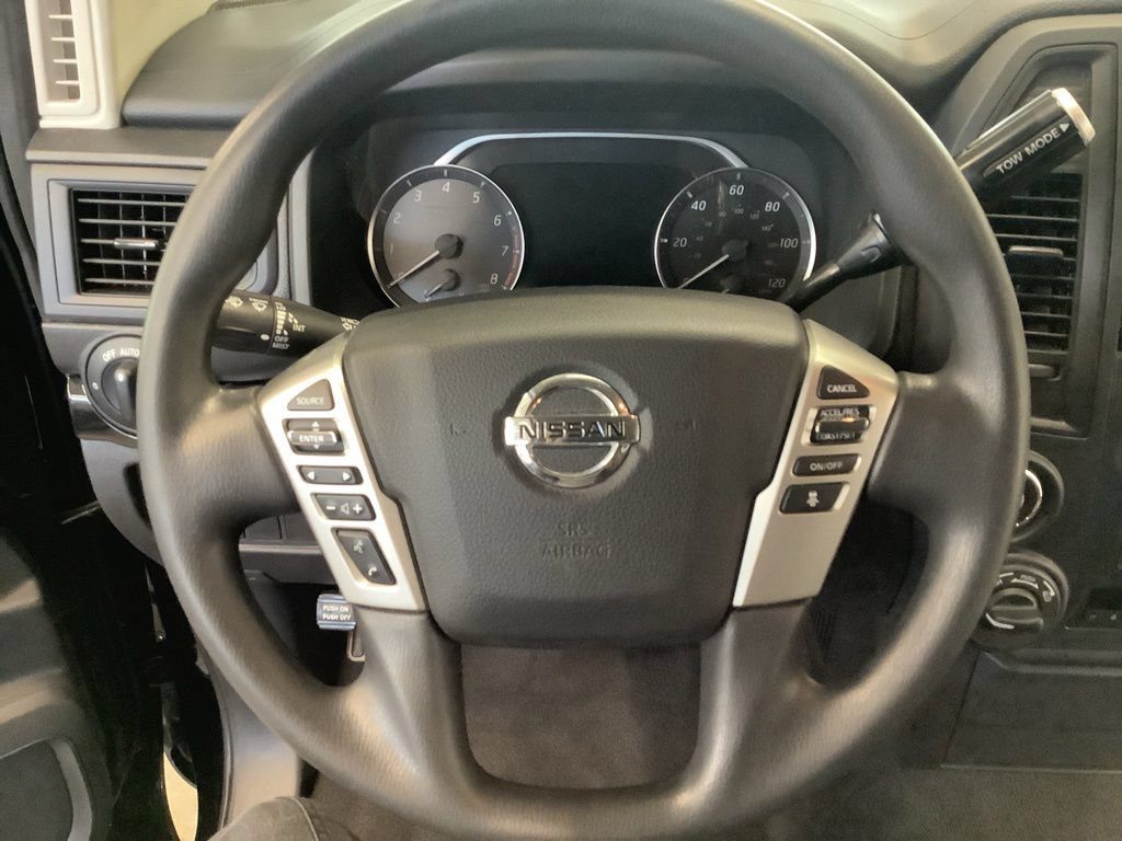 Used 2022 Nissan Titan SV AWD/4WD image 6