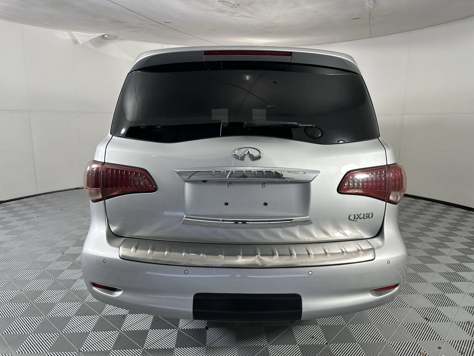 Used 2017 INFINITI QX80 4WD w/ Driver Assistance Package image 7