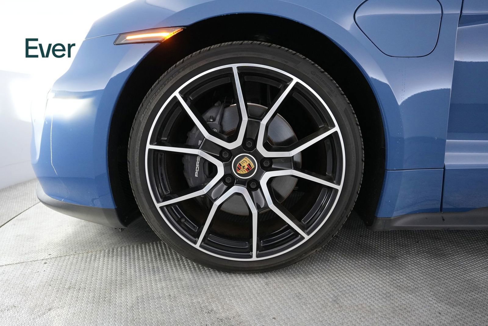 Used 2023 Porsche Taycan Base w/ Premium Package image 19