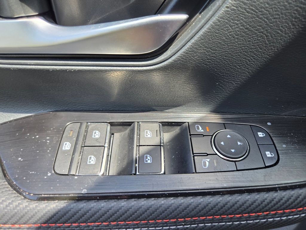 Certified 2025 Nissan Kicks SR AWD/4WD image 38