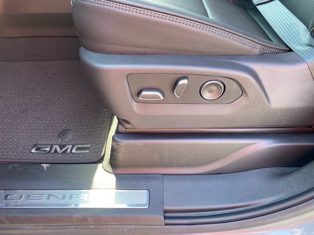 New 2026 GMC Yukon Denali w/ Advanced Technology Package AWD/4WD image 16