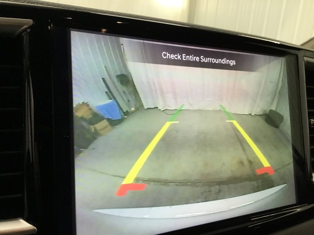 Used 2023 Chrysler Pacifica Touring-L image 11