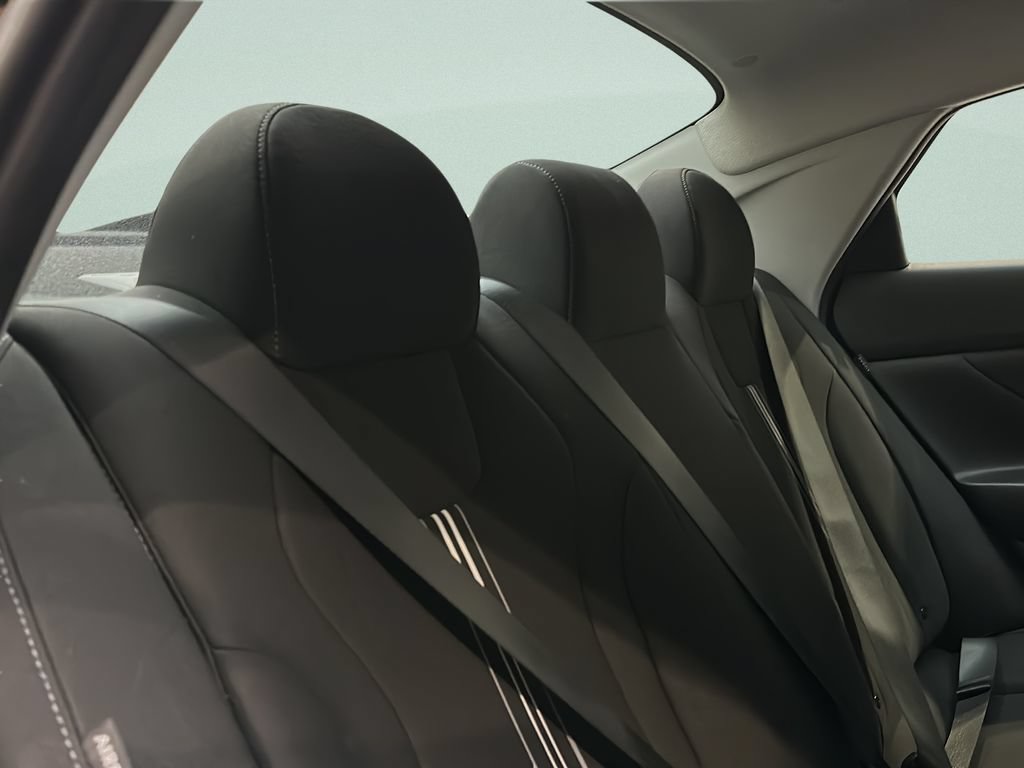 Certified 2025 Hyundai Elantra Hybrid FWD image 15