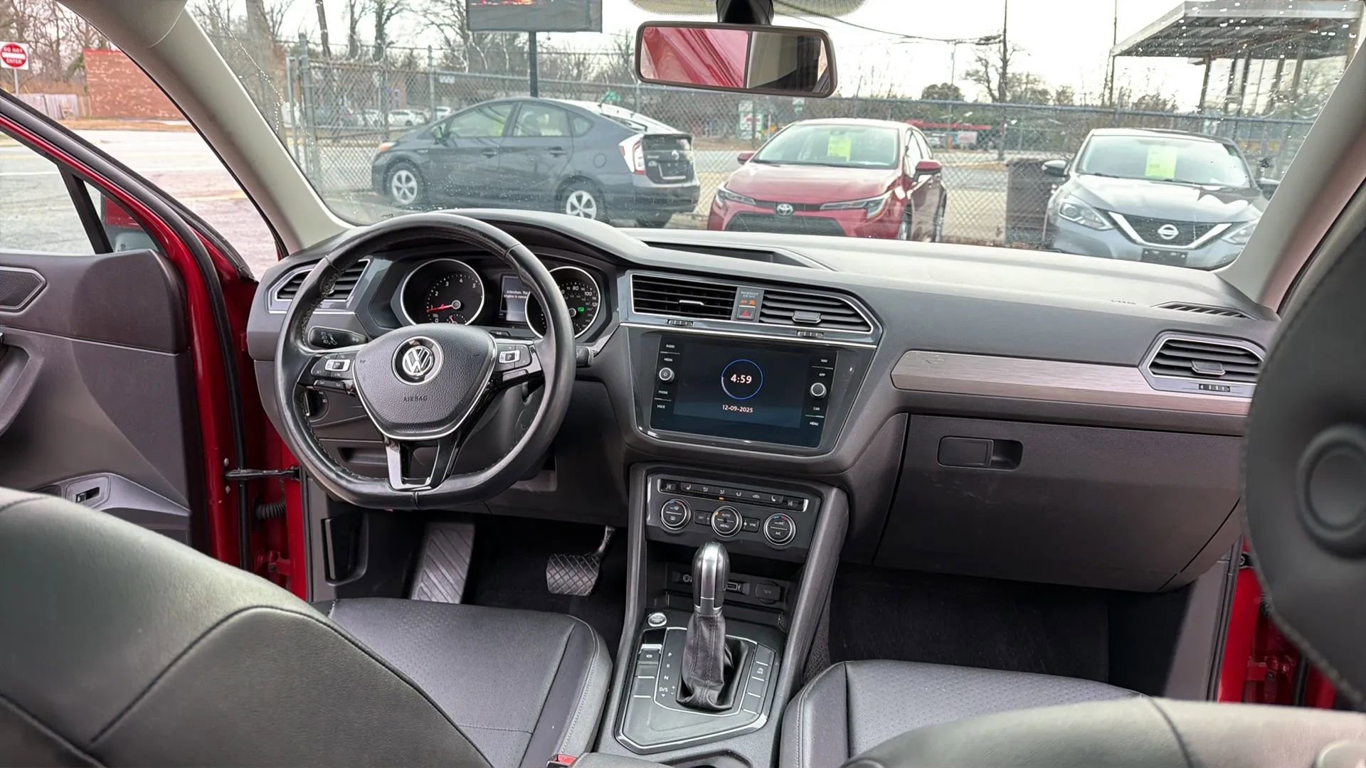 Used 2018 Volkswagen Tiguan SEL FWD image 33
