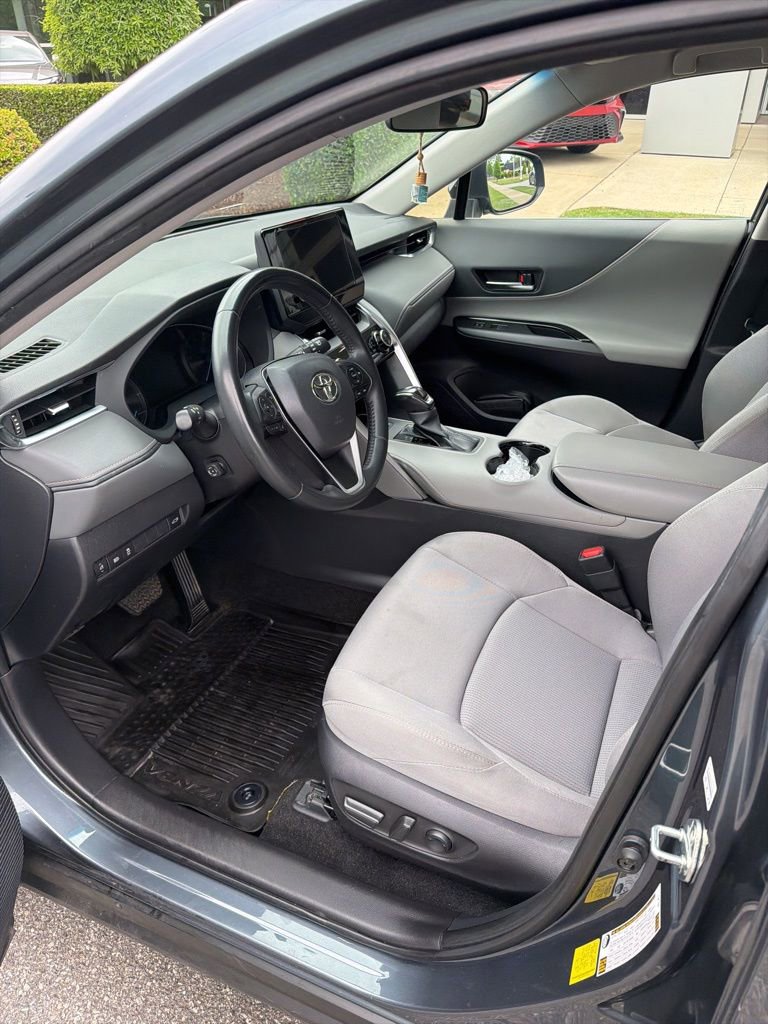 Used 2023 Toyota Venza LE AWD/4WD image 8