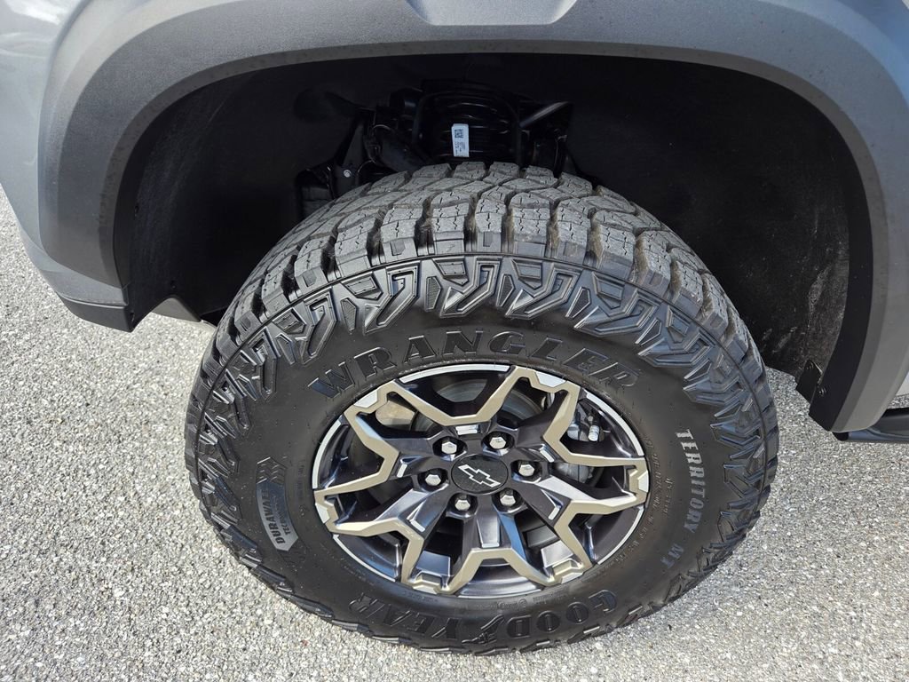 Used 2025 Chevrolet Colorado ZR2 w/ Technology Package image 19