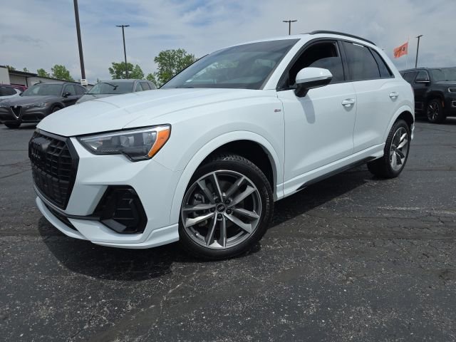 Used 2022 Audi Q3 2.0T Premium w/ Black Optic Sport Package AWD/4WD image 2