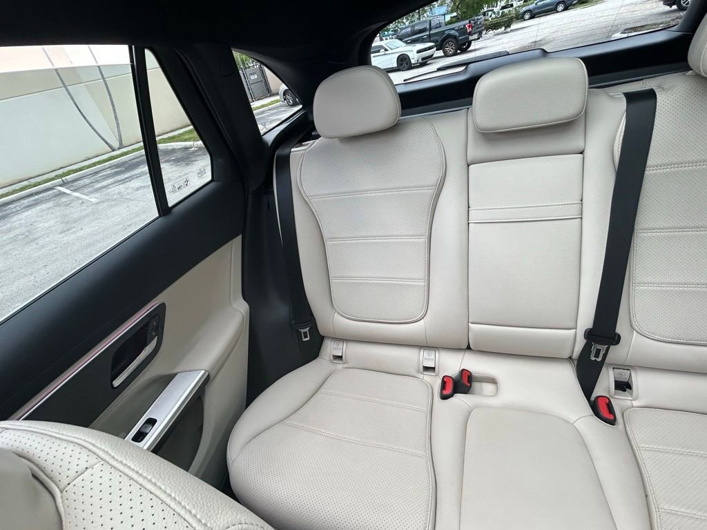 Used 2024 Mercedes-Benz GLC 300 4MATIC image 12